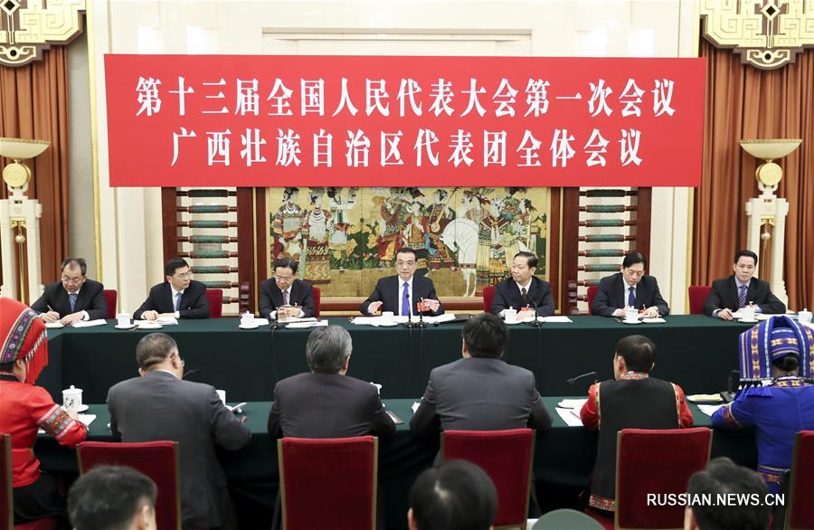 Ли Кэцян принял участие в панельной дискуссии с депутатами ВСНП от Гуанси-Чжуанского  автономного района 