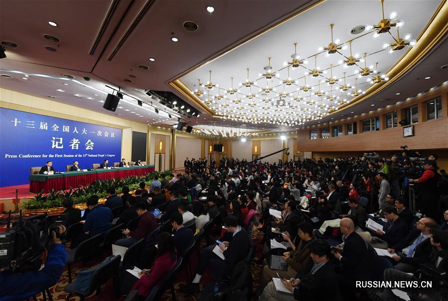 На полях сессии ВСНП состоялась пресс-конференция с участием министра финансов КНР 