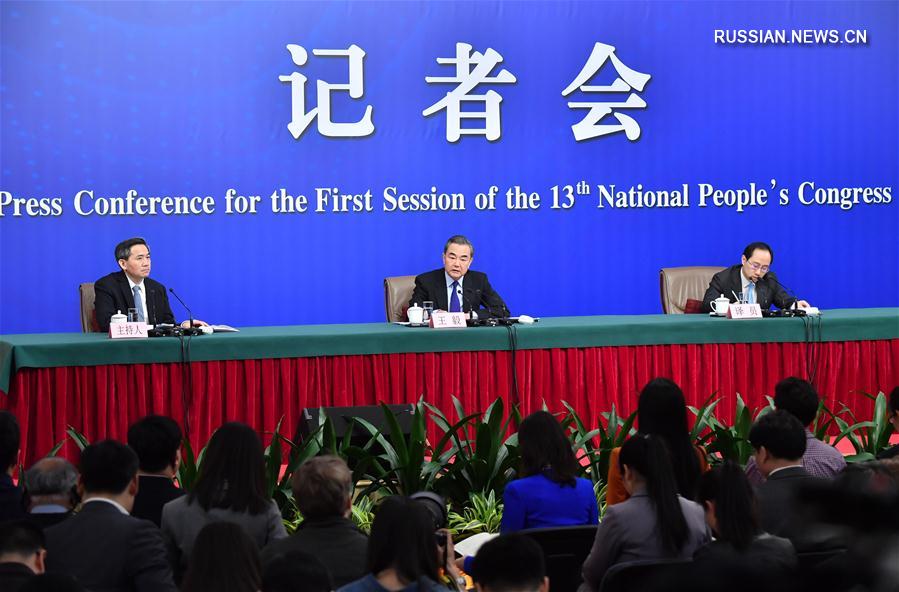 （两会·XHDW）（7）外交部部长王毅就“中国的外交政策和对外关系”答记者问