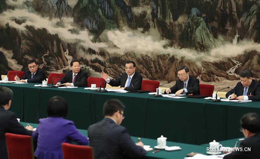 Ли Кэцян участвовал в панельной дискуссии с депутатами ВСНП от провинции Ляонин
