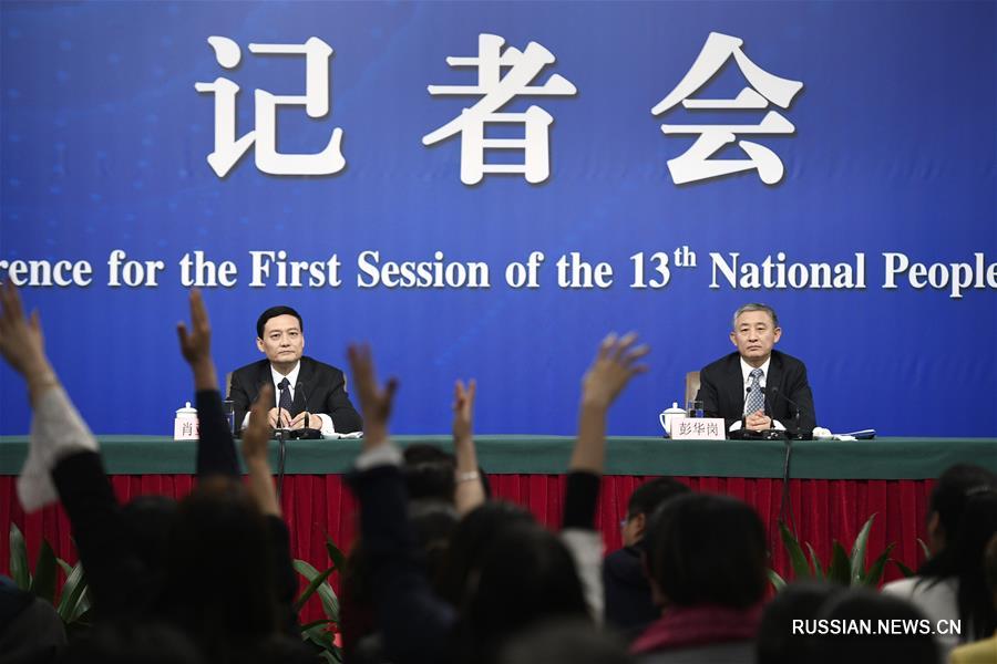 Пресс-конференция с участием председателя Комитета по контролю и управлению государственным имуществом при Госсовете КНР Сяо Яцина