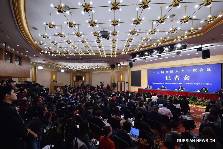 Пресс-конференция с участием председателя Комитета по контролю и управлению государственным имуществом при Госсовете КНР Сяо Яцина