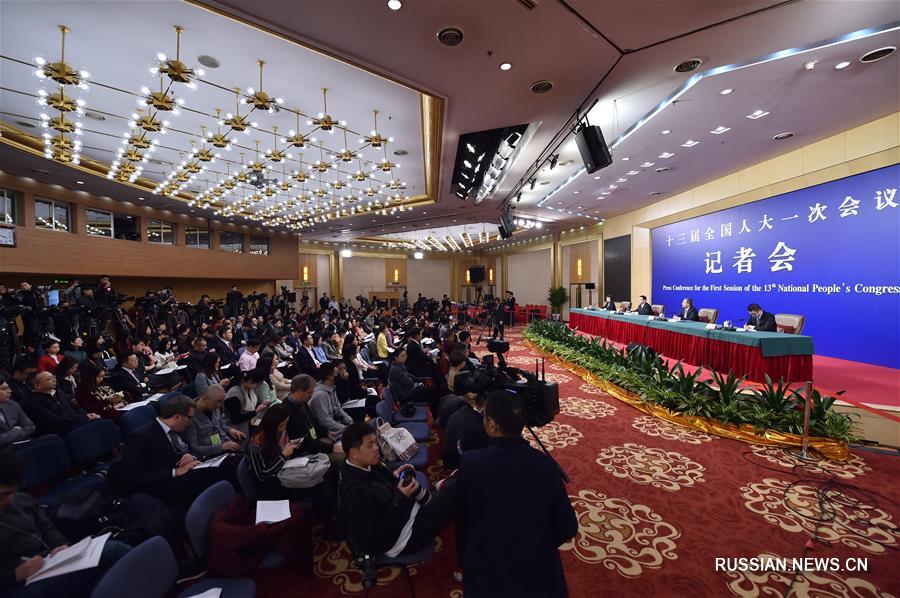 Пресс-конференция с участием председателя Комитета по контролю и управлению государственным имуществом при Госсовете КНР Сяо Яцина