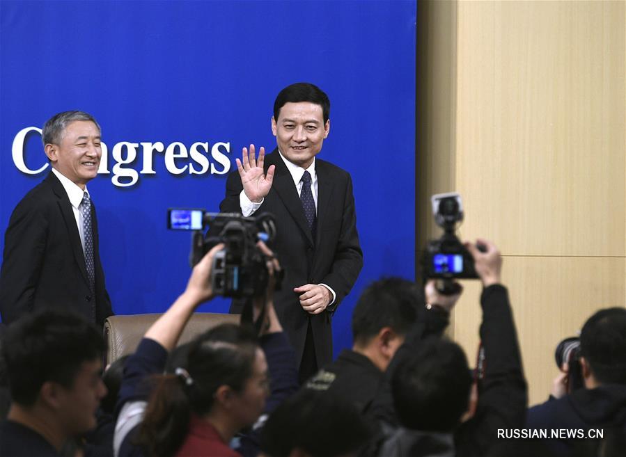 Пресс-конференция с участием председателя Комитета по контролю и управлению государственным имуществом при Госсовете КНР Сяо Яцина