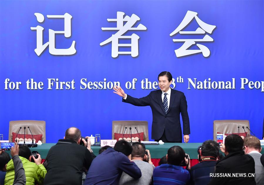 (两会·XHDW)(2)商务部部长钟山等就“推动形成全面开放新格局 推动商务事业高质量发展”答记者问