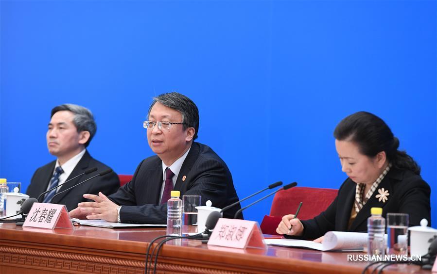 В Пекине состоялась пресс-конференция по вопросам внесения поправок в Конституцию  КНР