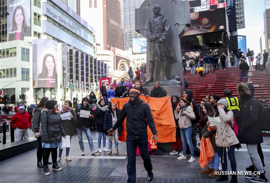 Американские школьники вышли на митинги против свободной продажи оружия в США