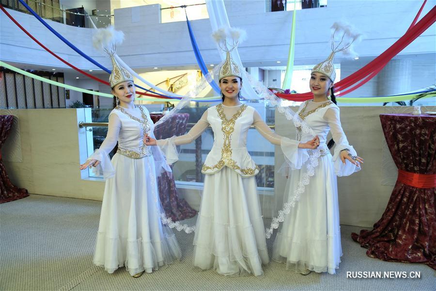 В Астане открылась выставка казахского прикладного искусства