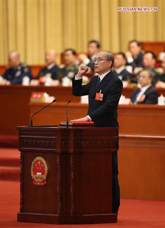 Чжан Цзюнь принес присягу на верность Конституции КНР 
