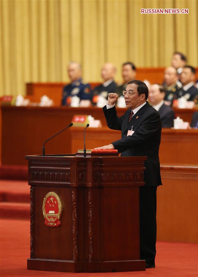 Глава Государственной надзорной комиссии КНР принес присягу на верность Конституции