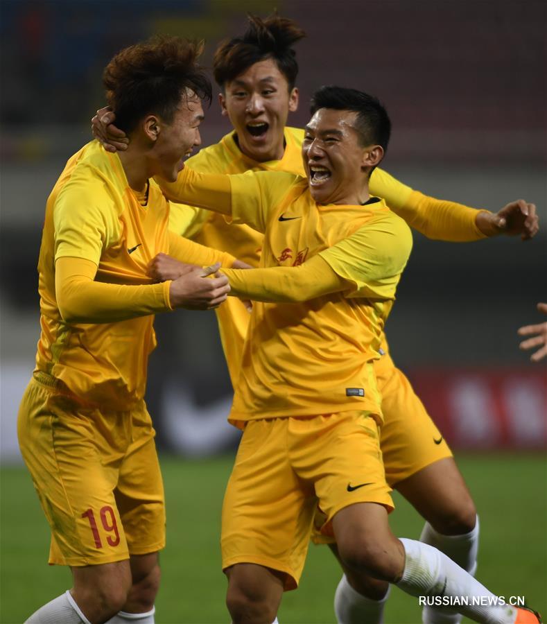 Футбол -- Молодежная команда Китая U21 победила сборную Таджикистана со счетом 2:1