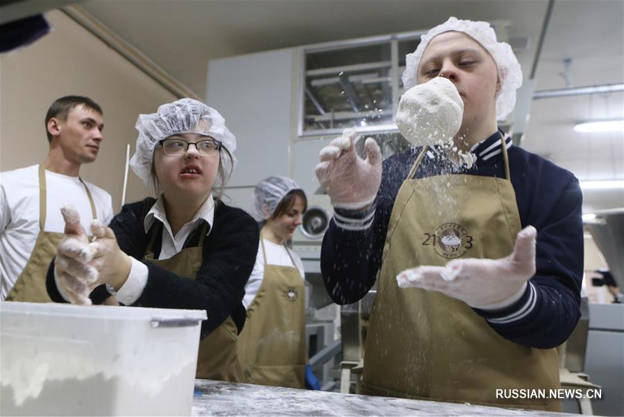 Под Киевом открылась пекарня, где будут работать люди с синдромом Дауна
