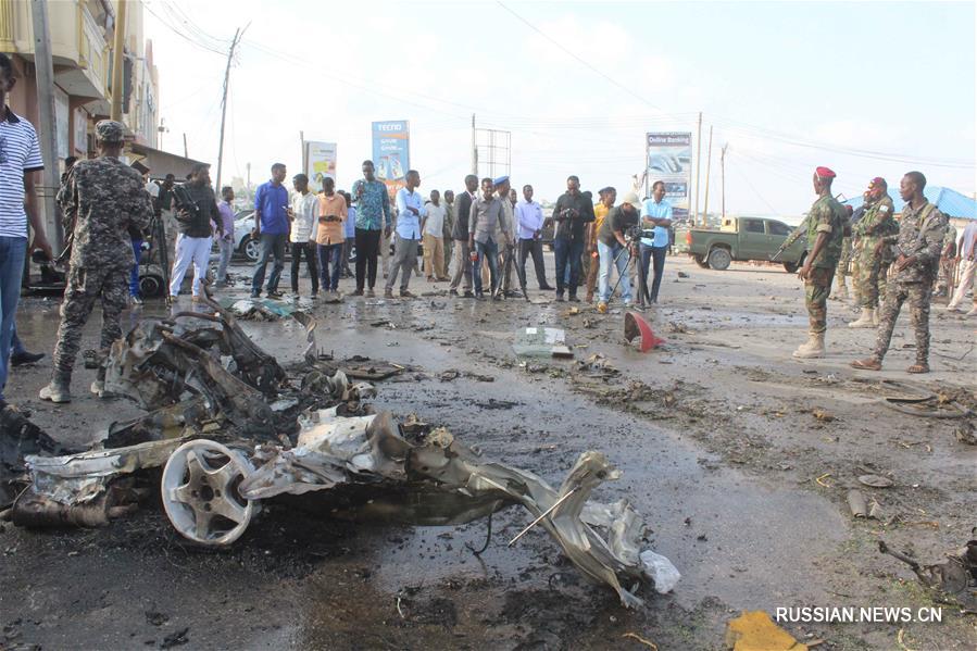Как минимум пять человек погибли в результате взрыва заминированного автомобиля в  Могадишо