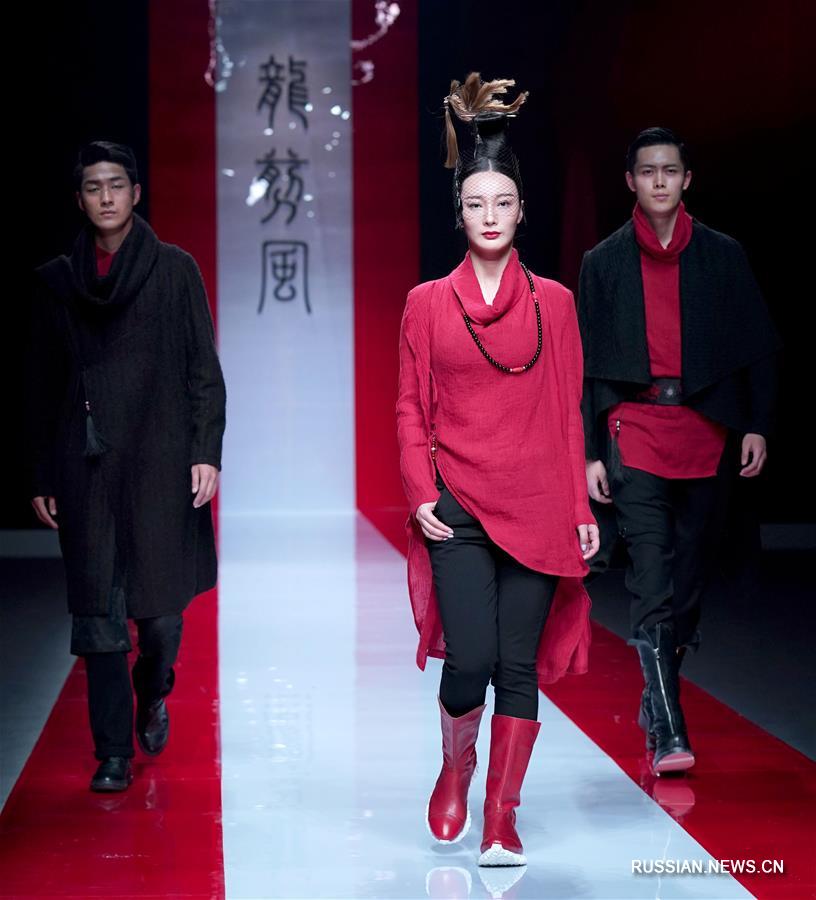 Презентация новой коллекции дизайнера Ли Цзянхуна в Пекине