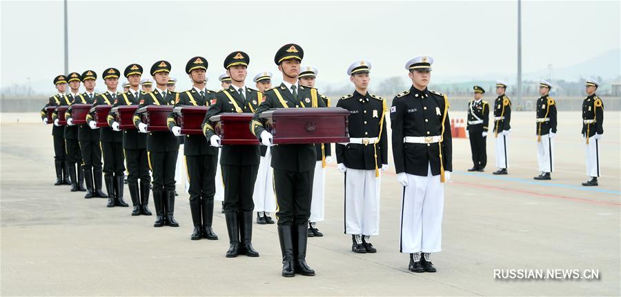 （国际）（8）中韩举行第五批在韩中国人民志愿军烈士遗骸交接仪式