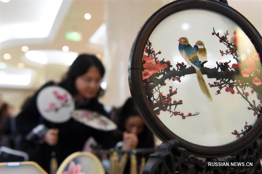 В Чунцине открылась выставка изделий ручной работы