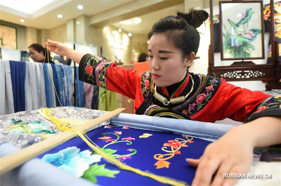 В Чунцине открылась выставка изделий ручной работы