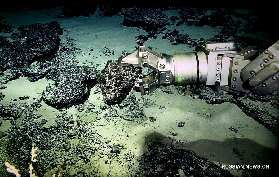 Китайское научное судно "Кэсюэ" проводит комплексные исследования подводных гор Магеллана