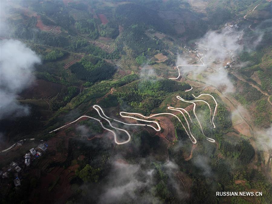 Общая протяженность сельских автодорог в Гуанси-Чжуанском АР достигла 98,3 тыс км