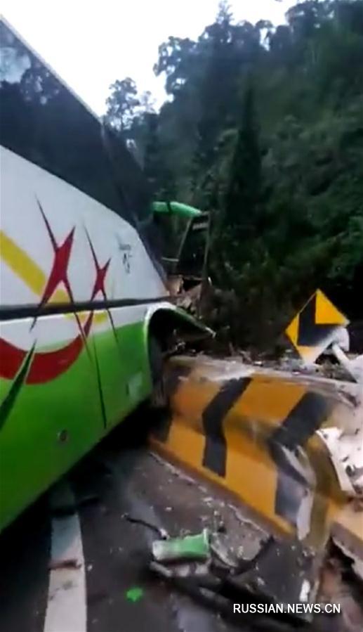 16 китайских туристов пострадали при ДТП в Малайзии 