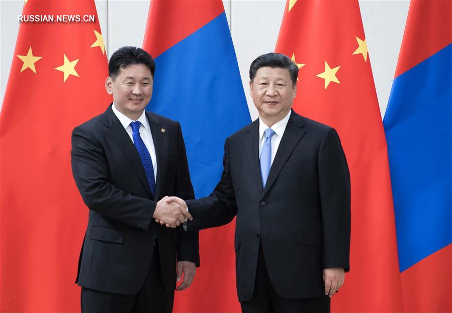 Си Цзиньпин встретился с премьер-министром Монголии У.Хурэлсухом