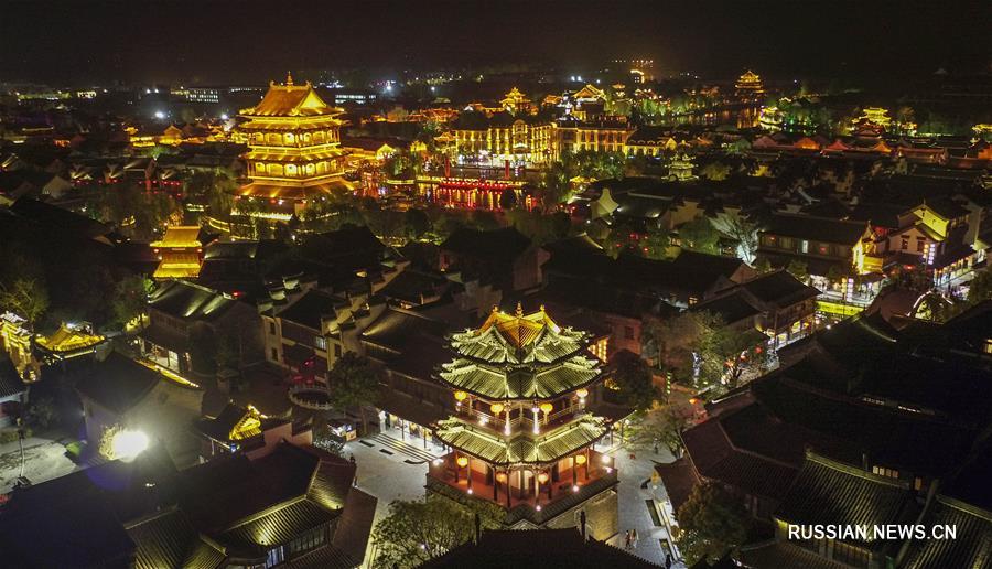 Вечерние виды древнего городка Тайэрчжуан в провинции Шаньдун