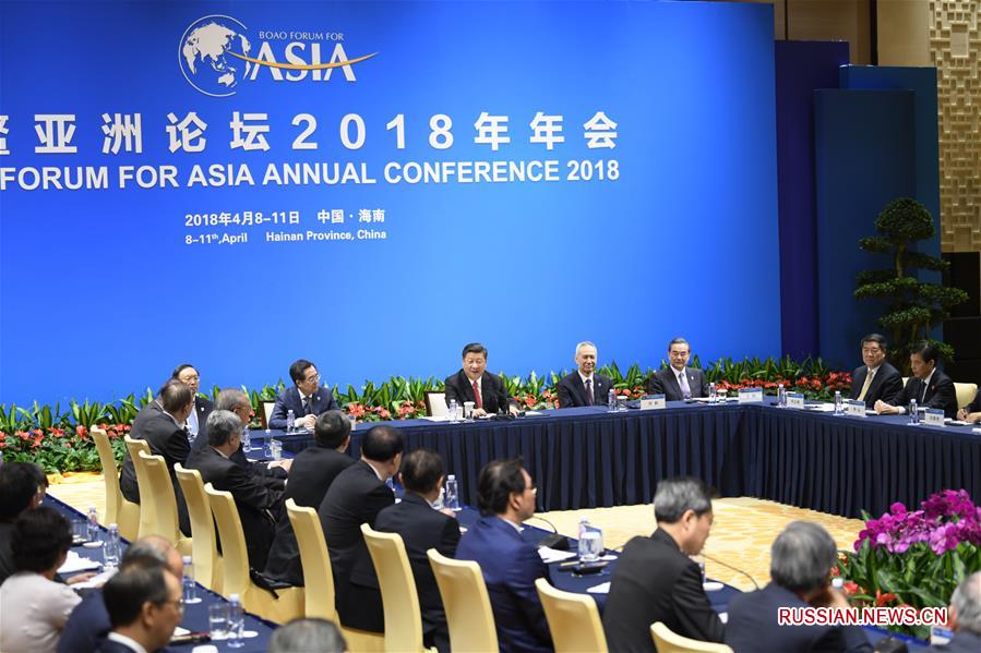 （时政）习近平同出席博鳌亚洲论坛2018年年会的中外企业家代表座谈