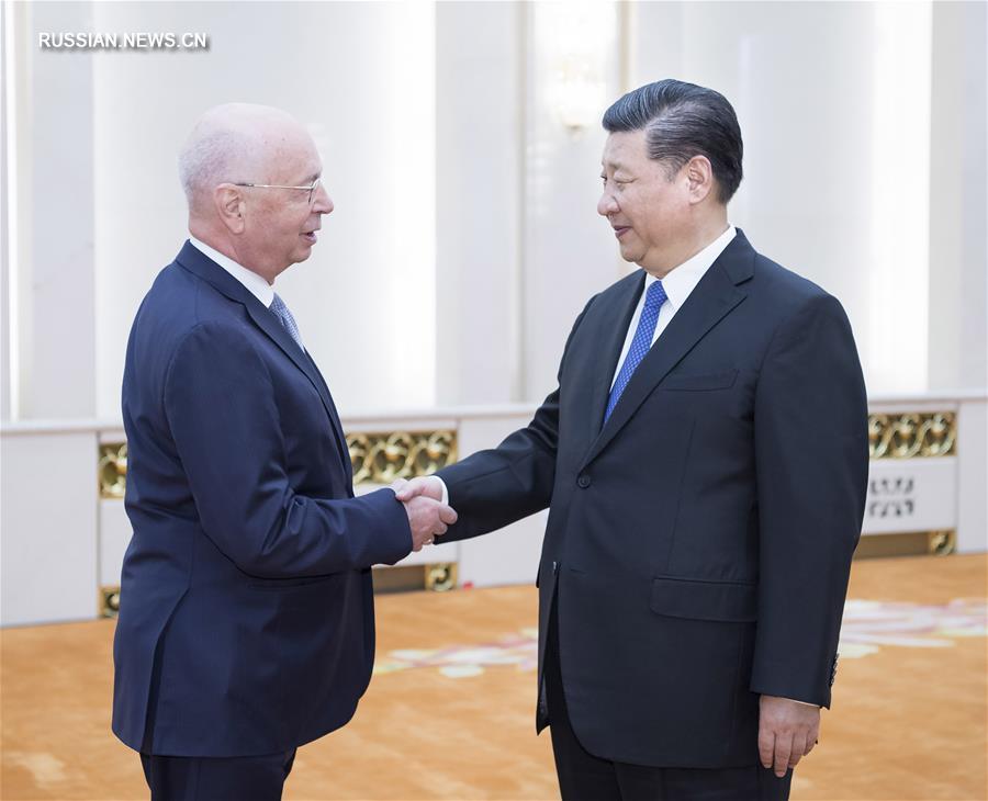 Си Цзиньпин встретился с президентом ВЭФ К.Швабом