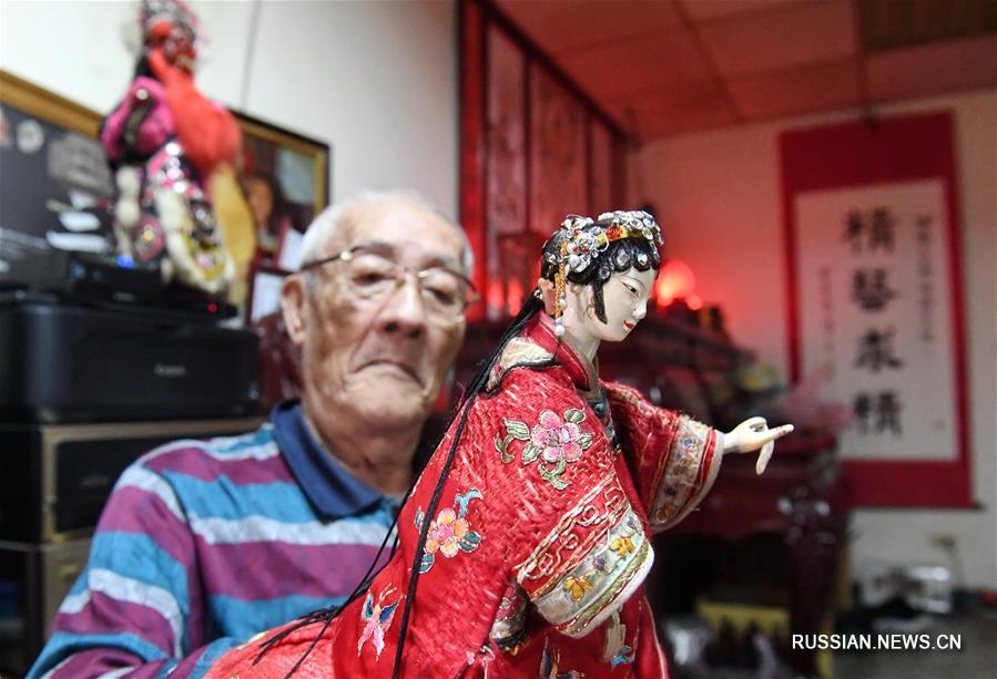 Тайваньский мастер традиционного театра перчаточных кукол