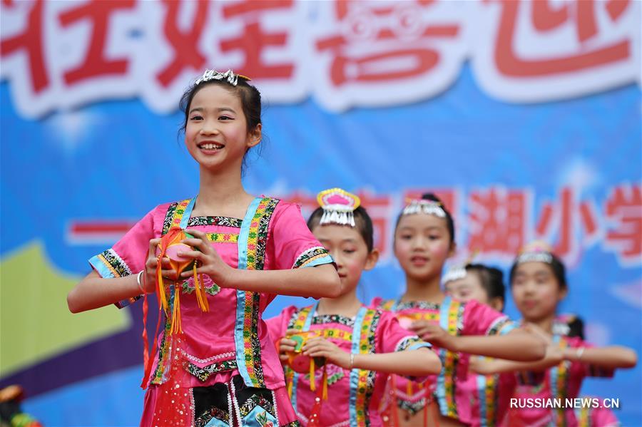 В Китае отмечают традиционный праздник Саньюэсань