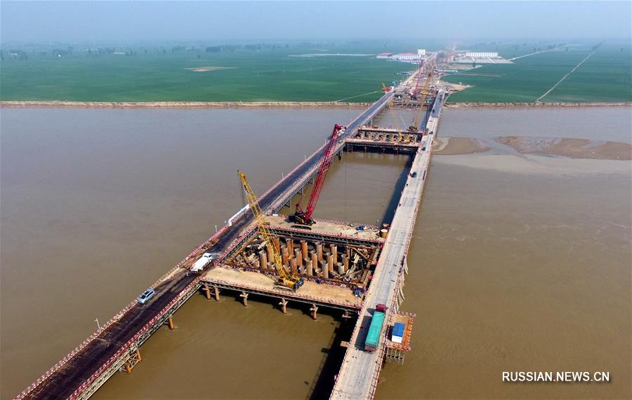 Строительство моста через реку Хуанхэ в Чжэнчжоу
