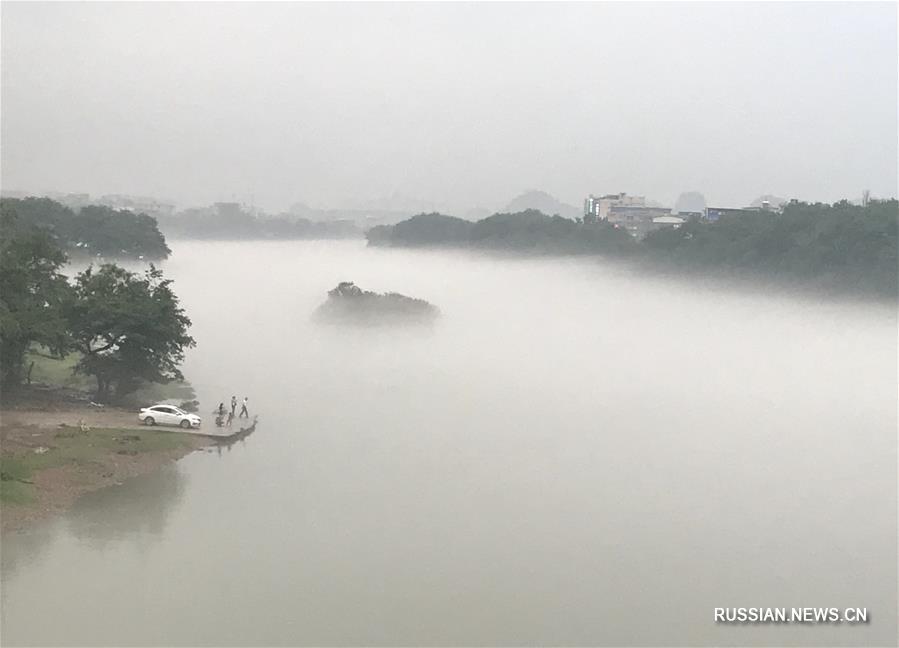 Дождь и туман над рекой Лицзян
