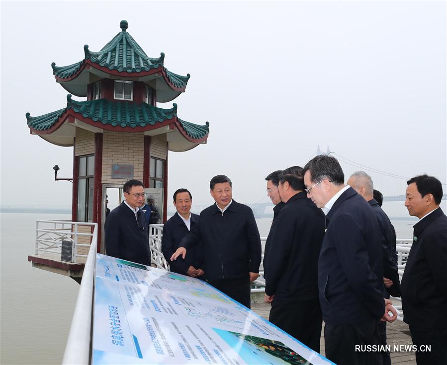Си Цзиньпин осмотрел гидрологическую станцию в порту Чэнлинцзи