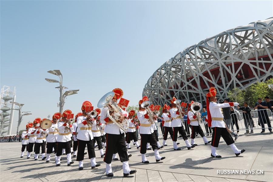 В рамках пятого Фестиваля военных оркестров ШОС в Пекине состоялось парадное шествие 