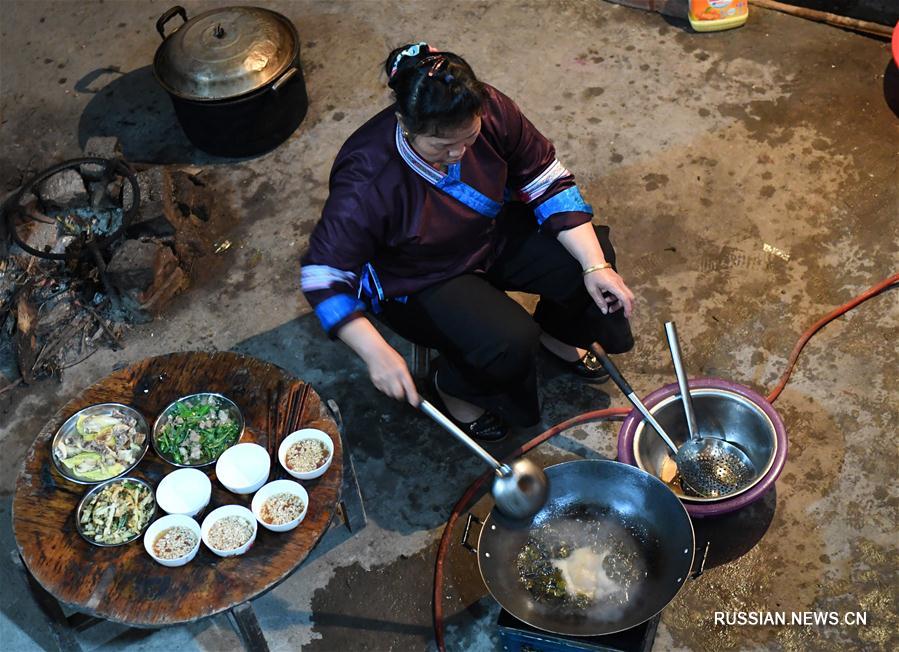 Традиционный суп из камелии народности дун