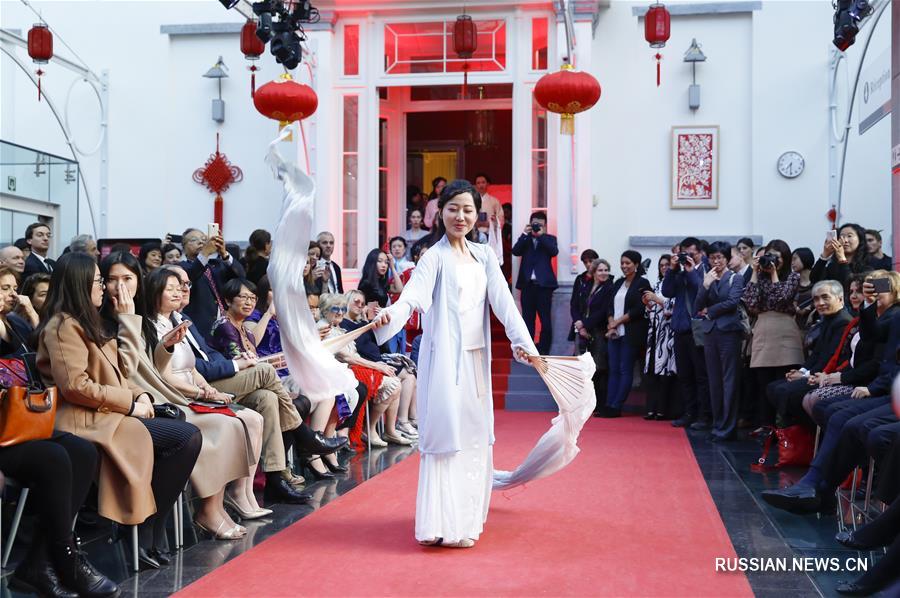 В Брюсселе состоялось шоу традиционной китайской одежды