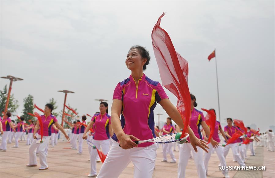 Здоровье нации -- Коллективные занятия тайцзицюань 10 тыс человек в Интане