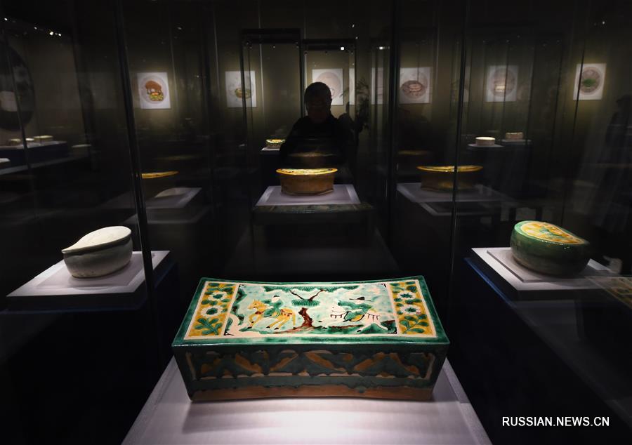 В Нанкине открылась выставка древних фарфоровых подушек