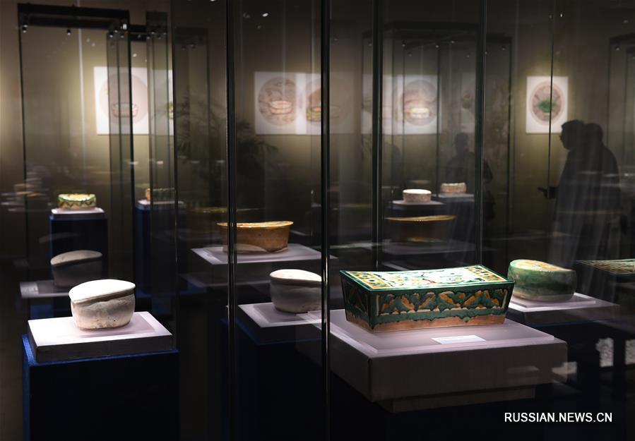 В Нанкине открылась выставка древних фарфоровых подушек
