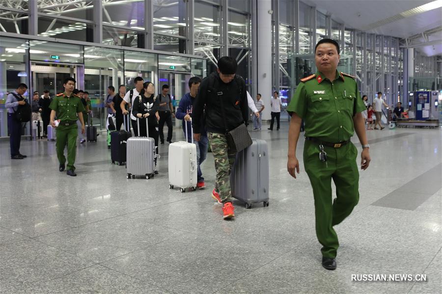 （国际）（1）越南警方向中方移交8名“猎狐”对象