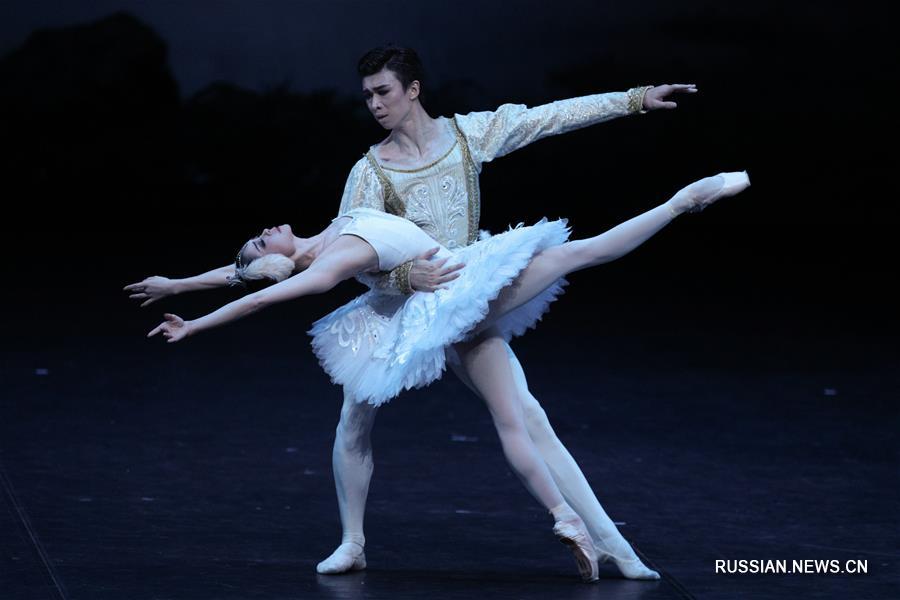В Пекине состоялось представление по случаю 60-й годовщины премьеры в Китае балета  "Лебединое озеро"