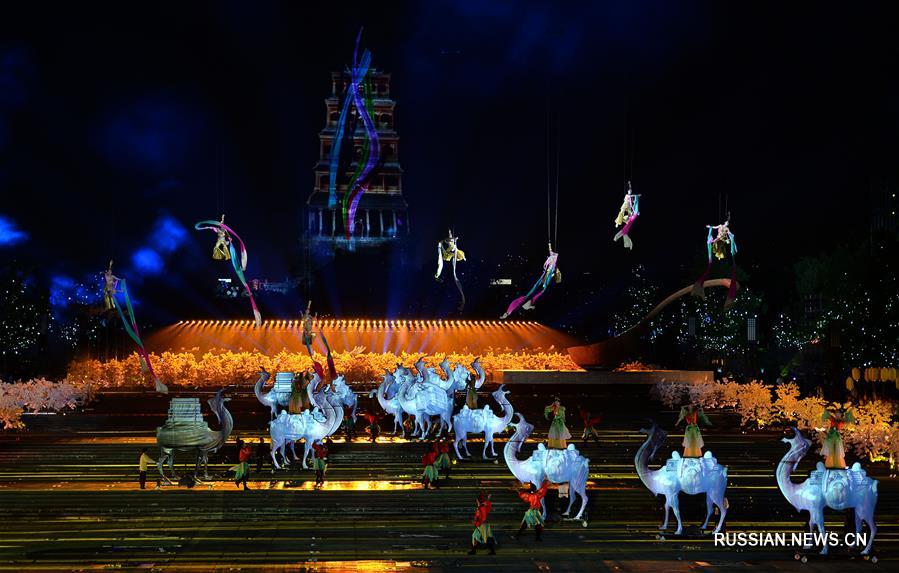 Световой спектакль "Танец на воде" в Сиане