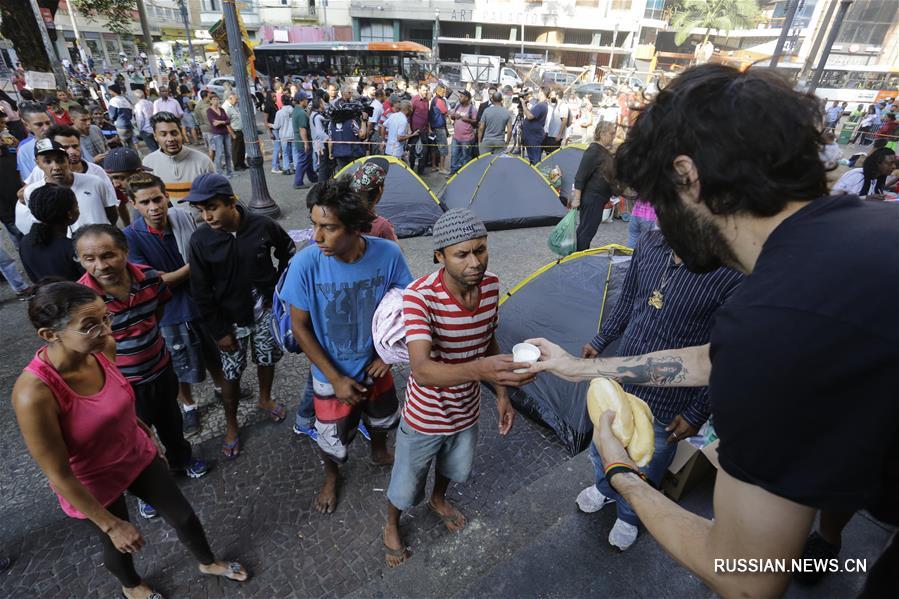 Один человек погиб в результате пожара и обрушения высотного здания в Бразилии 