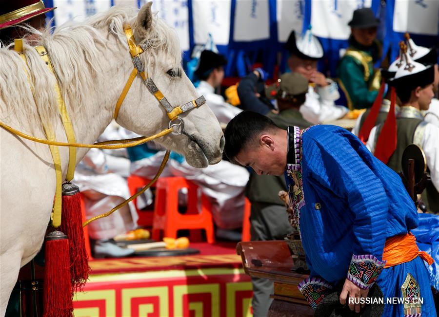Церемония весеннего жертвоприношения Чингисхану в хошуне Эджен-Хоро