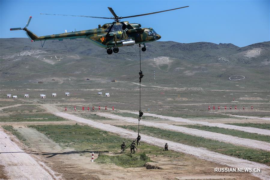 Военный парад на базе Отар в Казахстане