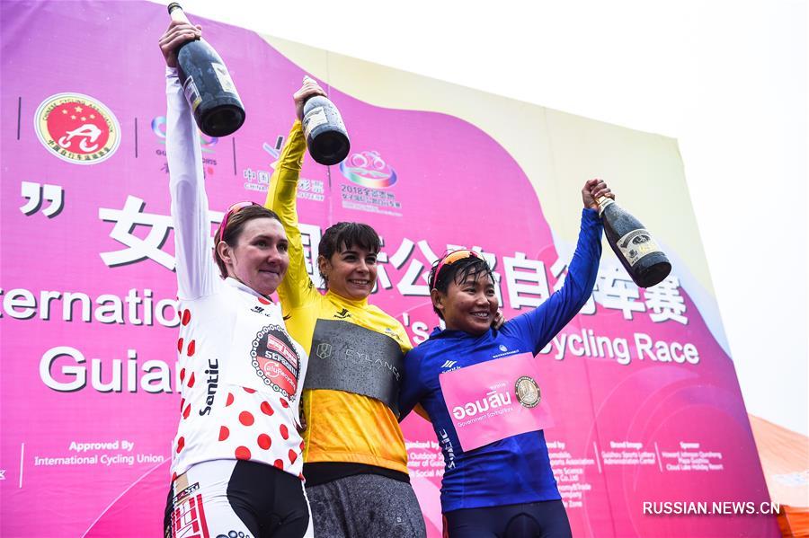 В провинции Гуйчжоу проходят международные шоссейные велогонки среди женщин