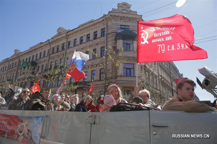 Шествие "Бессмертного полка" в Санкт-Петербурге собрало более 1 млн человек