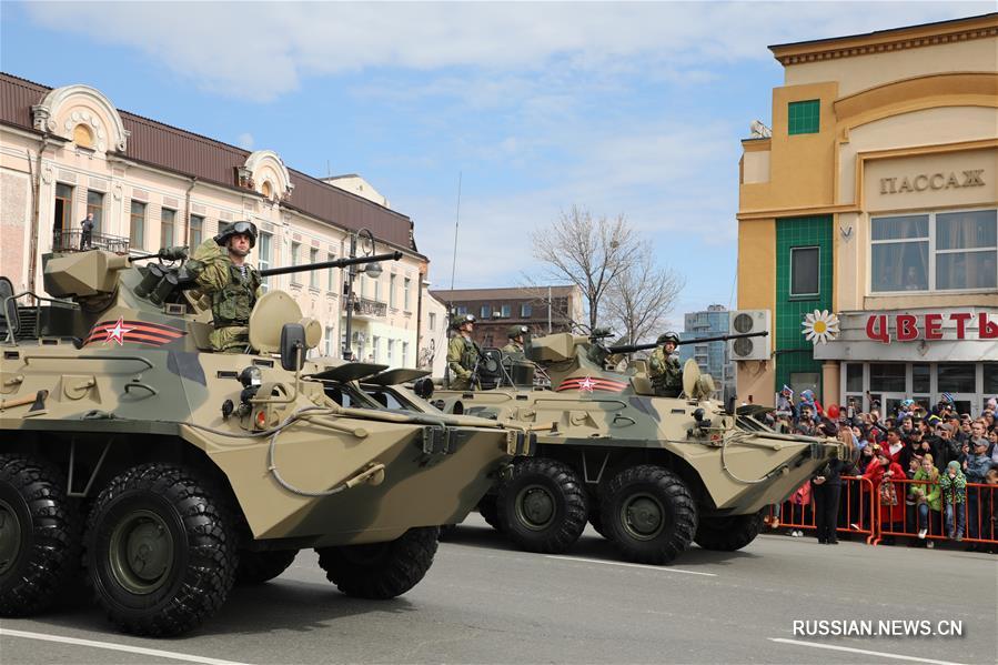 Во Владивостоке прошли парад Победы и шествие "Бессмертного полка"