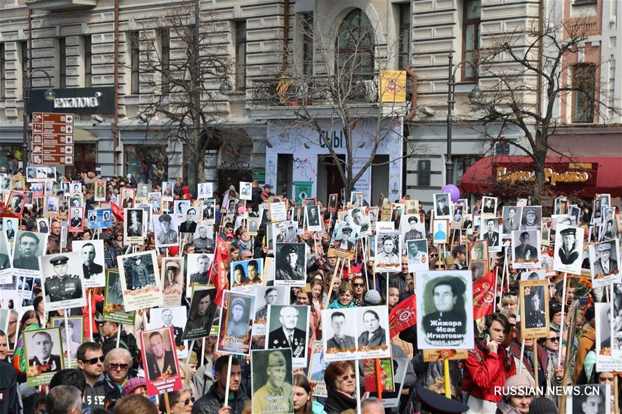 Во Владивостоке прошли парад Победы и шествие "Бессмертного полка"