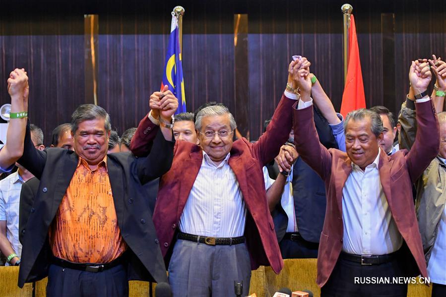 В Малайзии оппозиция впервые за 60 лет победила на выборах в парламент 